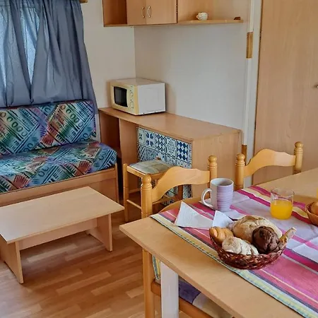 Landshause Κάμπινγκ *
